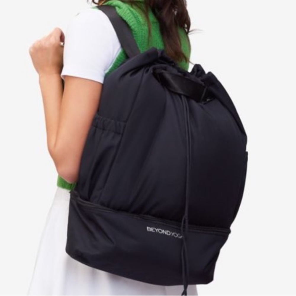 Beyond Yoga Gym Bag - Black Convertible Tote or Backpack w/ Shoe Compartment NWT - Picture 1 of 13